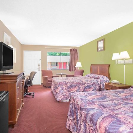 Hotel Express Anniston/Oxford Экстерьер фото