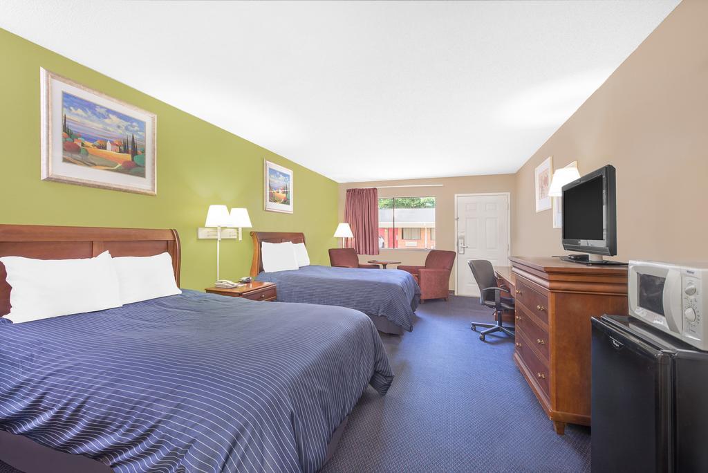 Hotel Express Anniston/Oxford Экстерьер фото