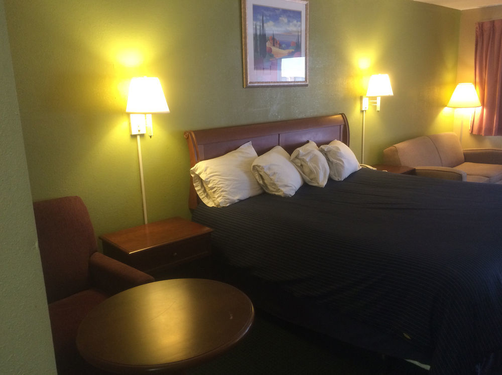 Hotel Express Anniston/Oxford Экстерьер фото