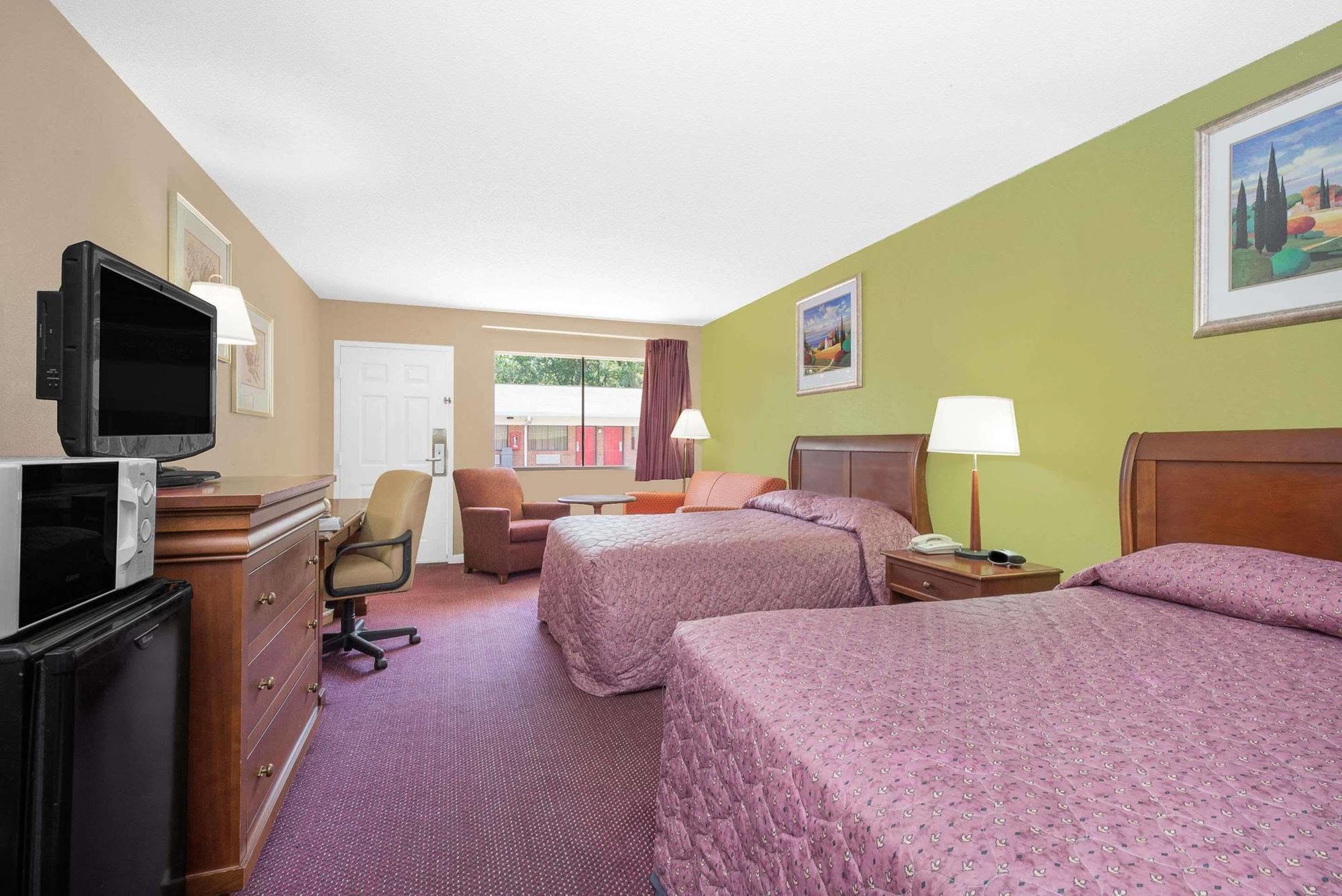 Hotel Express Anniston/Oxford Экстерьер фото